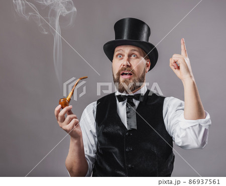 Man with idea smoking pipe 86937561