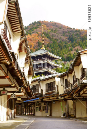 越前大仏／大師山清大寺 門前町と五重塔（福井県勝山市） 86938625