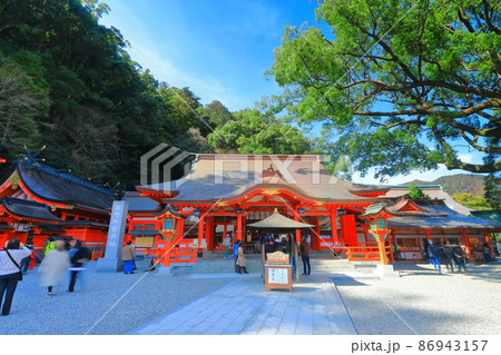 【和歌山県】晴天下の熊野那智大社　礼殿 86943157