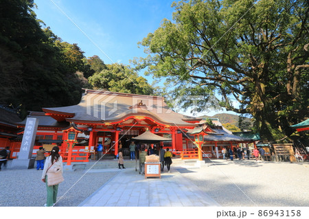 【和歌山県】晴天下の熊野那智大社　礼殿 86943158