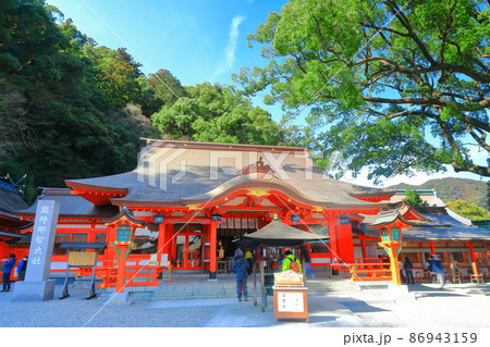 【和歌山県】晴天下の熊野那智大社　礼殿 86943159