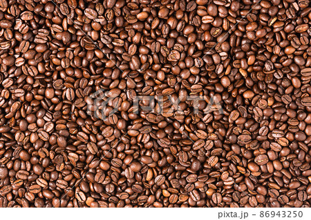 Roasted coffee beans background. Coffee beans texture. 86943250
