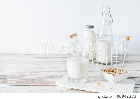 Homemade non dairy alternative milk made from oat flakes. 86943273