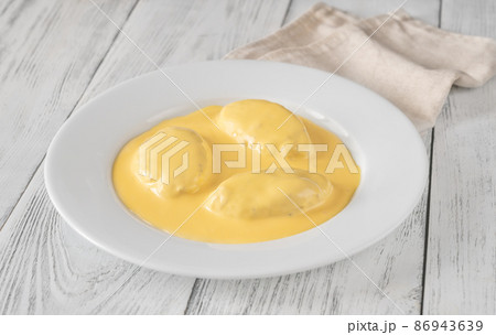Quenelle with Hollandaise sauce 86943639