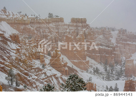 Superb view of Sunset Point of Bryce Canyon National Park 86944543