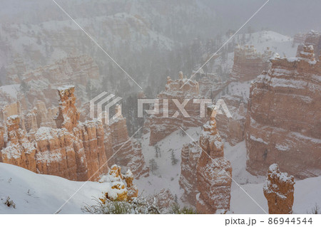 Superb view of Sunset Point of Bryce Canyon National Park 86944544