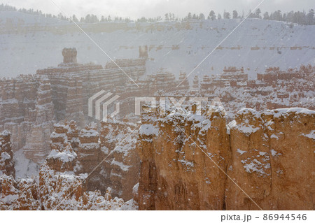 Superb view of Sunset Point of Bryce Canyon National Park 86944546