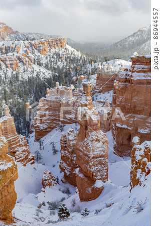 Superb view of Sunset Point of Bryce Canyon National Park 86944557