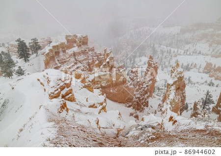 Superb view of Sunset Point of Bryce Canyon National Park 86944602