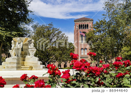 Sunny view of the campus of the University of Southern California Sunny view of the campus of the University of Southern California 86944640