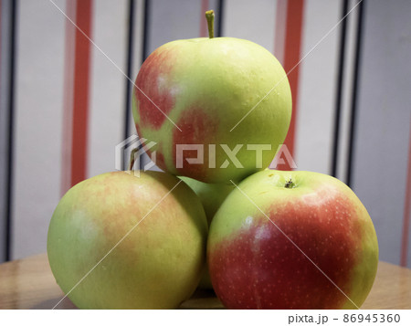A bunch of juicy red-sided apples, a close-up shot. Ripe fruit. 86945360