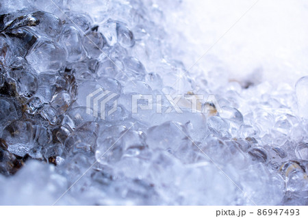 Frozen water drops in winter. 86947493