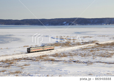 冬の別寒辺牛湿原を行く花咲線キハ54 86948888