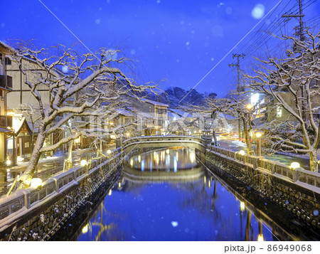 城崎温泉の冬の夜景 城崎温泉の冬の夜景 86949068