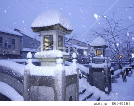 城崎温泉の冬の早朝 86949162