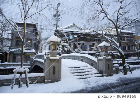 城崎温泉の冬の早朝 城崎温泉の冬の早朝 86949169