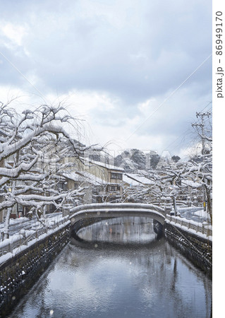 城崎温泉の冬の早朝 86949170