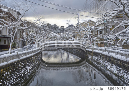 城崎温泉の冬の早朝 86949176
