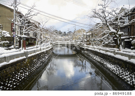 城崎温泉の冬の早朝 86949188