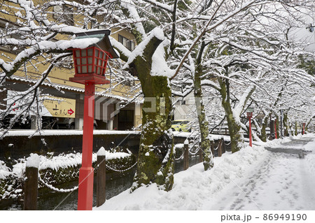 城崎温泉の冬の早朝 86949190