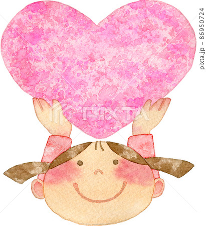 ハートを持ち上げる女の子のイラスト(ピンク) 86950724