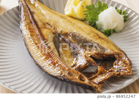 北海道近海産の焼いた真ほっけ 86952247