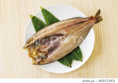 お皿に乗った北海道近海産の真ほっけ お皿に乗った北海道近海産の真ほっけ 86952463