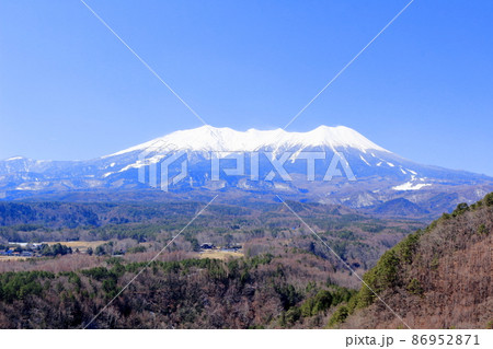 麗しき御岳山　　　　冠雪の御嶽山 86952871