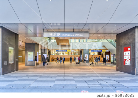 横浜の都市風景　横浜駅西口 86953035