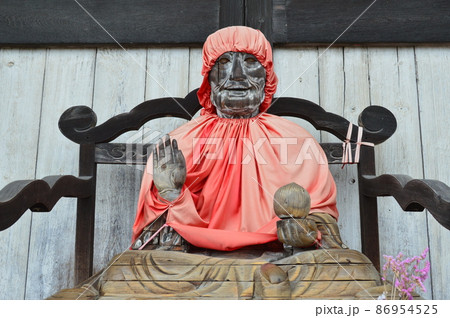 「賓頭盧尊者(びんずるそんじゃ)」の木像（東大寺／奈良県奈良市） 86954525