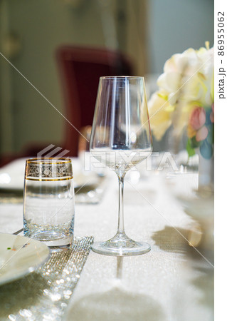 wine glass and beverage glasson served dining table with utensils and flowers wine glass and beverage glasson served dining table with utensils and flowers 86955062