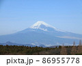 伊豆から眺める晴天の富士山全景 86955778