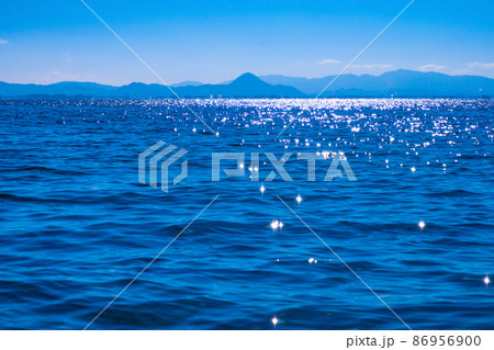 煌めく琵琶湖の水面 86956900