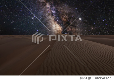 Amazing views of the Sahara desert under the night starry sky. 86958427