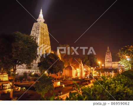 インド・ボードガヤー ライトアップのマハーボーディー寺院 インド・ボードガヤー ライトアップのマハーボーディー寺院 86959062