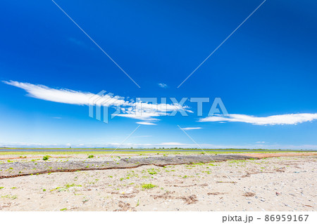 【北海道】別海町　野付半島の青い空と地平線 7月 86959167