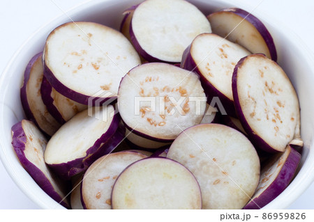 Fresh eggplant in white bowl 86959826