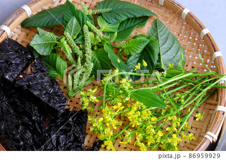 raw material for seaweed with spinach soup bowl on white 86959929
