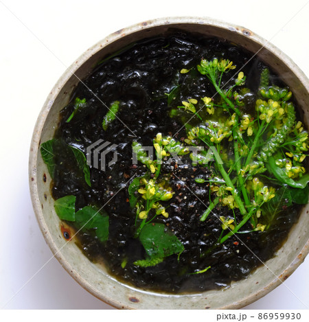 seaweed with spinach soup bowl on white background seaweed with spinach soup bowl on white background 86959930