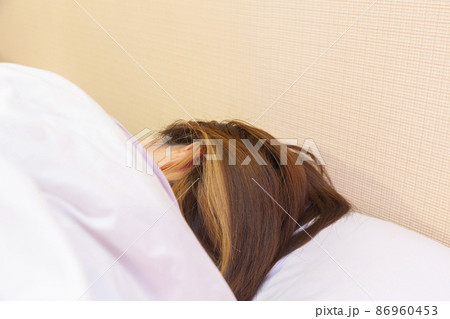 眠る女性 眠る女性 86960453