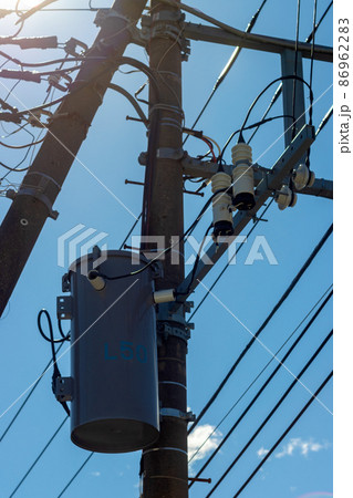 電柱と青空(縦) 電柱と青空(縦) 86962283