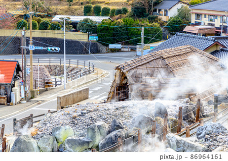 冬の明礬地獄　大分県別府市 86964161