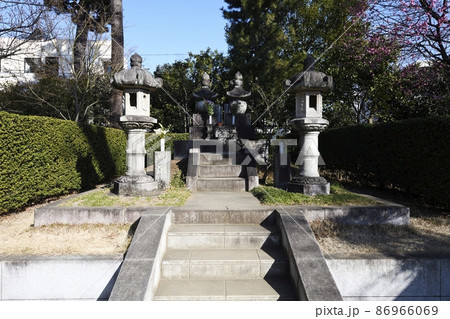 勝海舟夫妻の墓 86966069