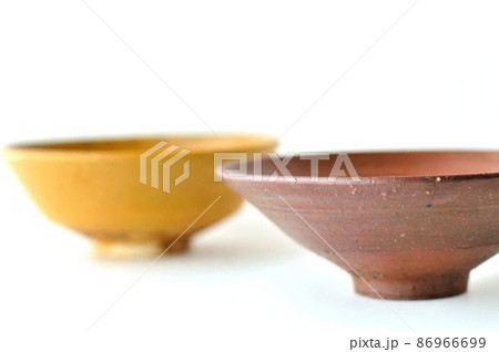 備前焼南蛮寺平茶碗と伯耆焼梨地釉の萩手茶碗 備前焼南蛮寺平茶碗と伯耆焼梨地釉の萩手茶碗 86966699