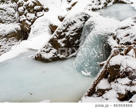 厳冬の景色 凍った渓流 厳冬の景色 凍った渓流 86968866