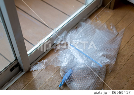 窓ガラス　断熱シート 86969417