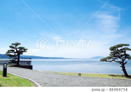 快晴の宍道湖東岸の公園の明るい爽やかな風景 ... 島根県 松江市(快晴) 快晴の宍道湖東岸の公園の明るい爽やかな風景 ... 島根県 松江市(快晴) 86969756