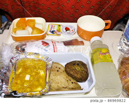 インド国内線の機内食 86969822