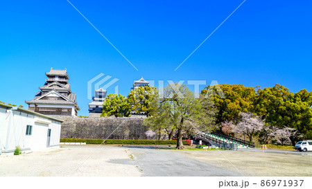 熊本城　桜の花と天守閣風景Kumamoto Castle and cherry blossoms 86971937