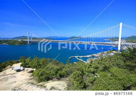 新緑の下津井瀬戸大橋（瀬戸大橋） 86975566